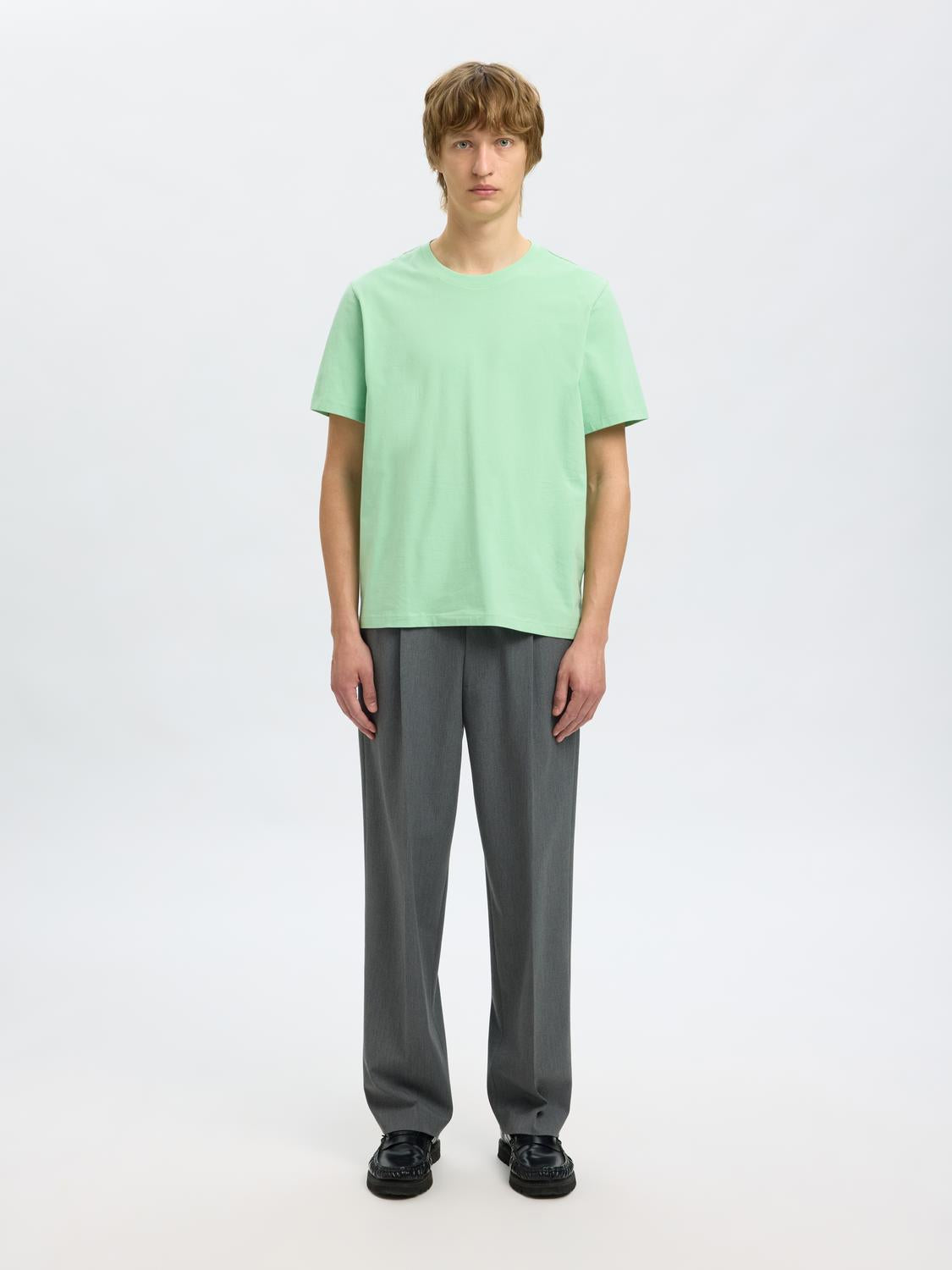 model_shot-front_full